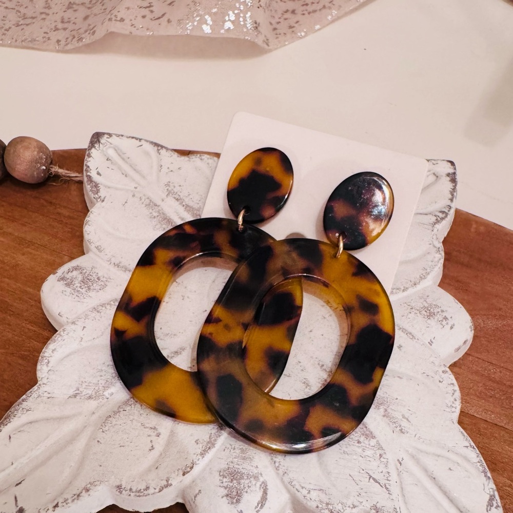Tortoise Shell Oval Drop Earrings - image 3